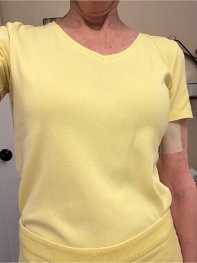 Talbots V neck Cotton Tee. Size Small Butter yellow. Excellent condition